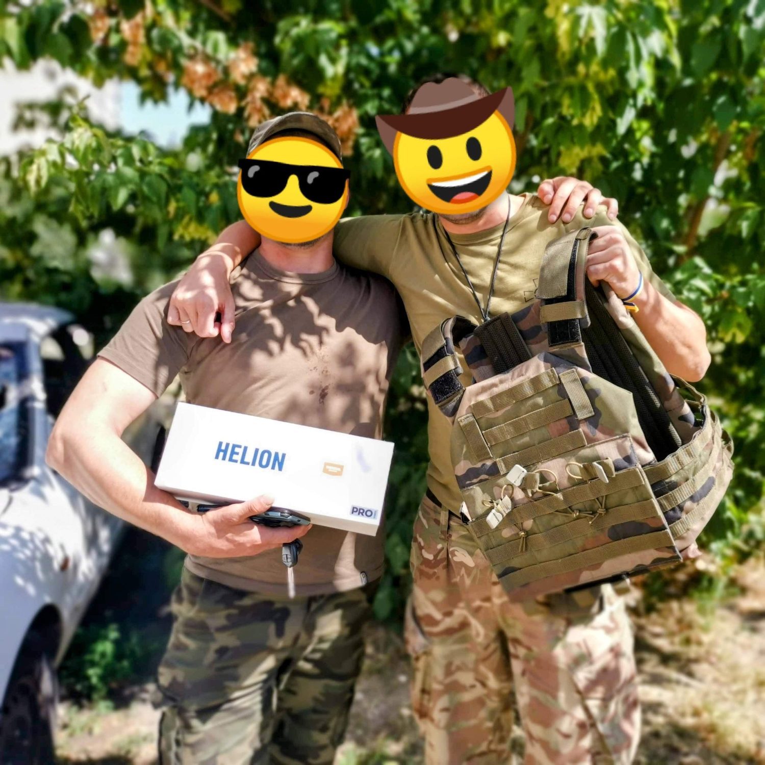 Soldiers pick up thermal monocular